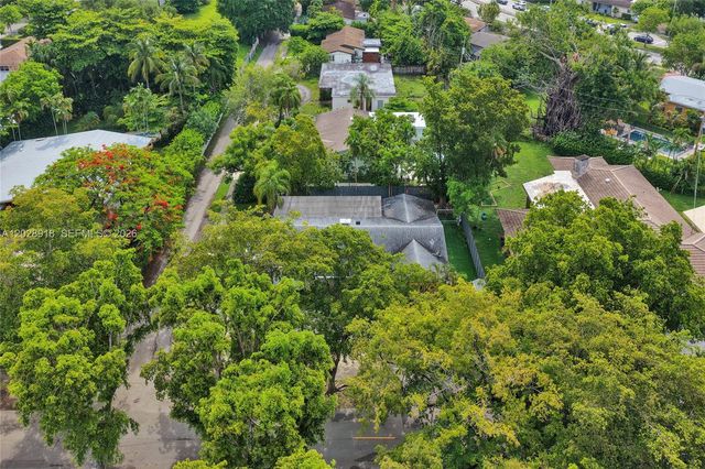 18641 NE 21st Ave, Miami, FL 33179