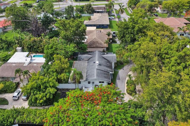 18641 NE 21st Ave, Miami, FL 33179
