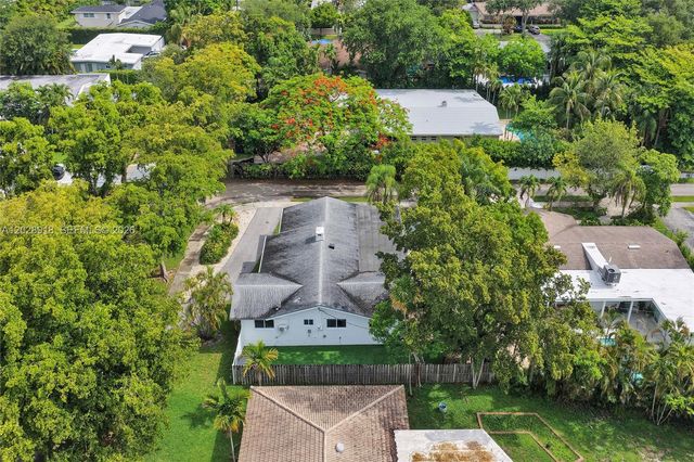 18641 NE 21st Ave, Miami, FL 33179