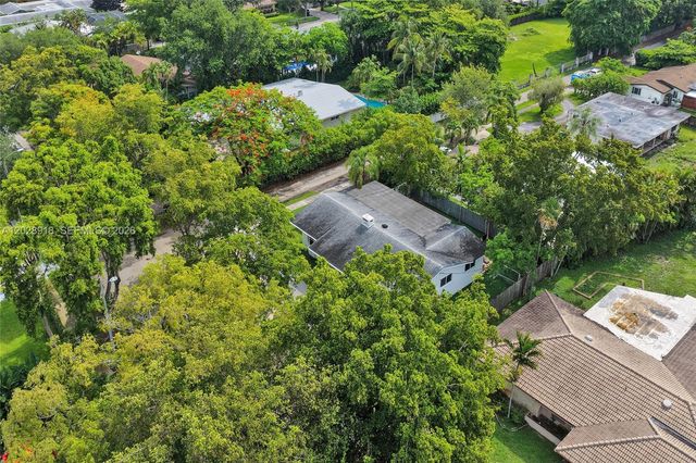 18641 NE 21st Ave, Miami, FL 33179