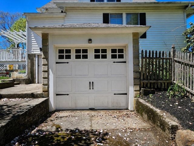 131 Pleasant St, Paxton, MA 01612