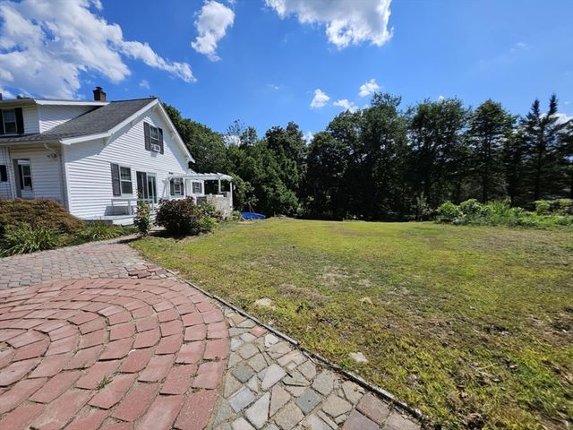 131 Pleasant St, Paxton, MA 01612