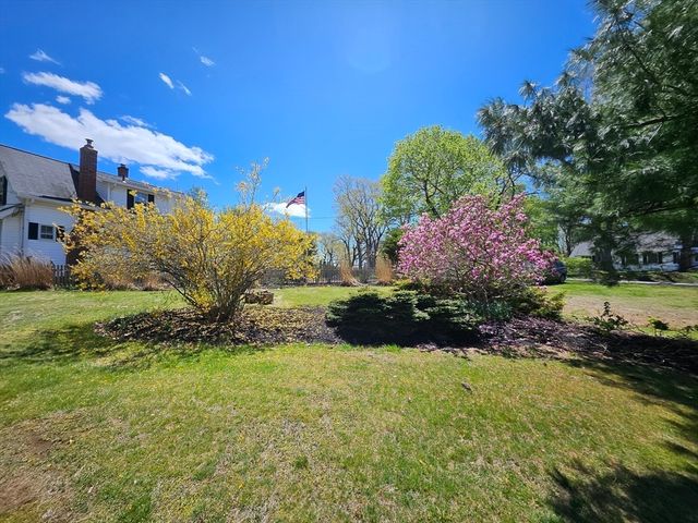 131 Pleasant St, Paxton, MA 01612