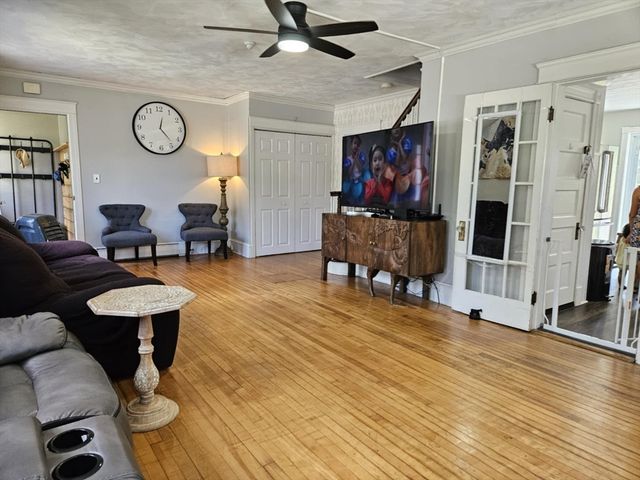 131 Pleasant St, Paxton, MA 01612