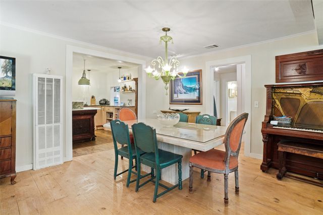 302 Collum Drive, Lake Bridgeport, TX 76426