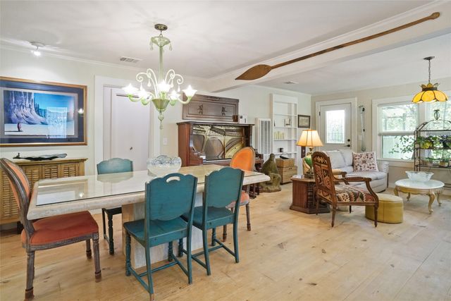 302 Collum Drive, Lake Bridgeport, TX 76426