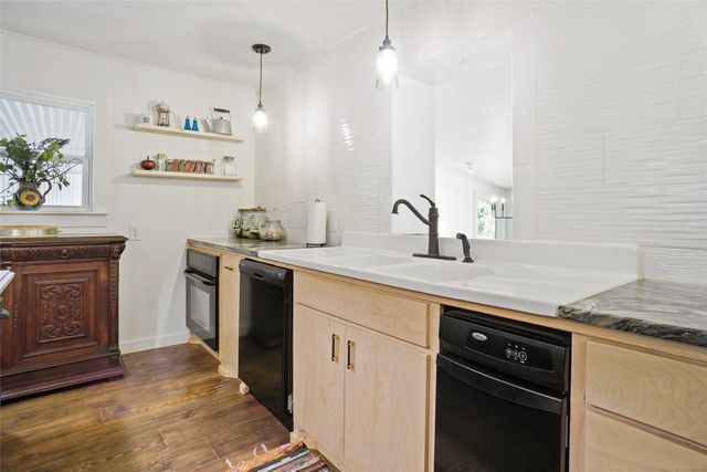 302 Collum Drive, Lake Bridgeport, TX 76426