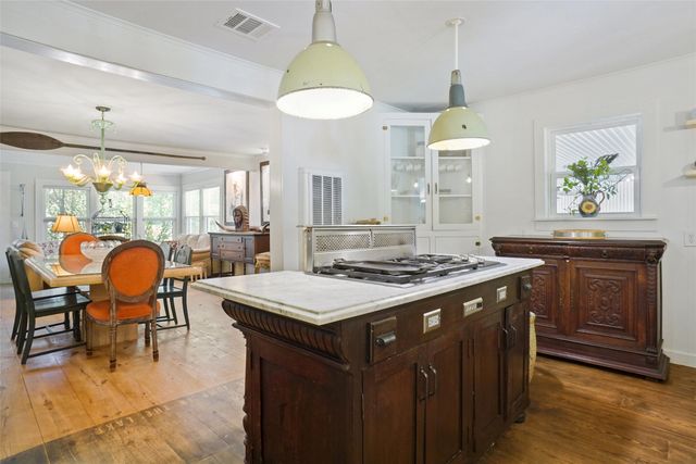 302 Collum Drive, Lake Bridgeport, TX 76426