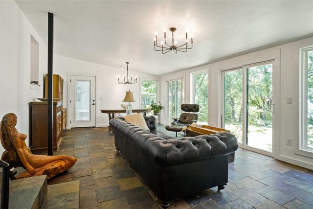 302 Collum Drive, Lake Bridgeport, TX 76426