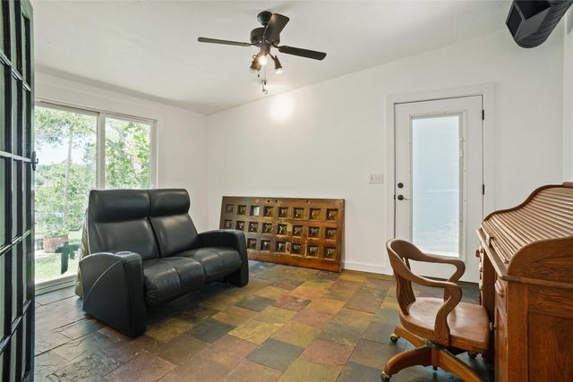 302 Collum Drive, Lake Bridgeport, TX 76426