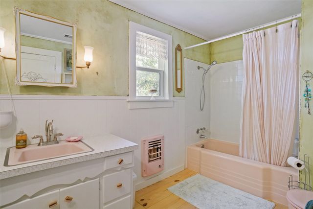 302 Collum Drive, Lake Bridgeport, TX 76426