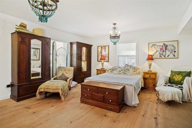 302 Collum Drive, Lake Bridgeport, TX 76426