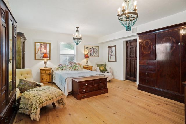 302 Collum Drive, Lake Bridgeport, TX 76426