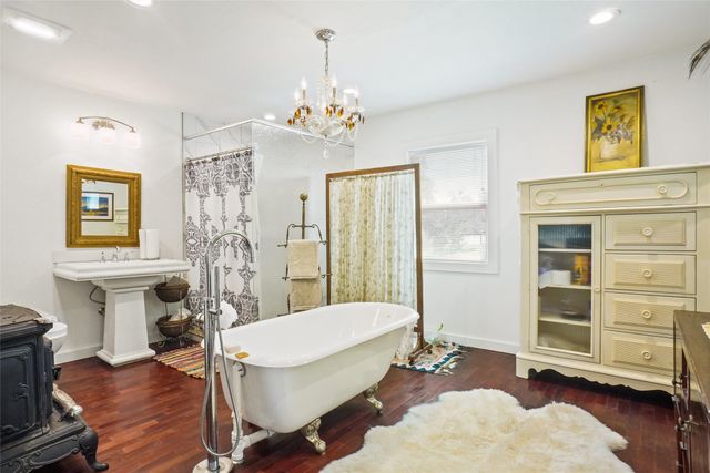 302 Collum Drive, Lake Bridgeport, TX 76426