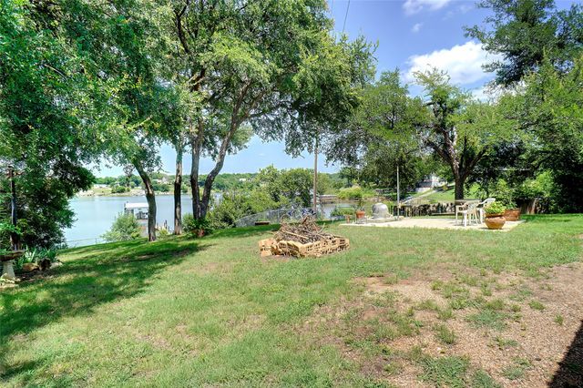 302 Collum Drive, Lake Bridgeport, TX 76426