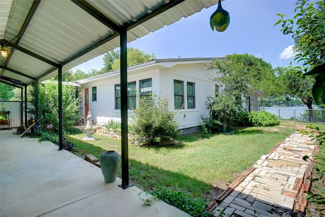 302 Collum Drive, Lake Bridgeport, TX 76426