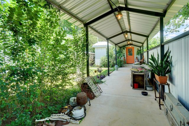 302 Collum Drive, Lake Bridgeport, TX 76426