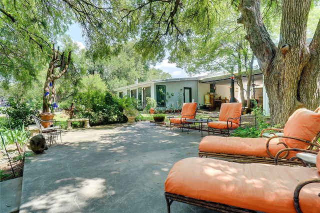 302 Collum Drive, Lake Bridgeport, TX 76426