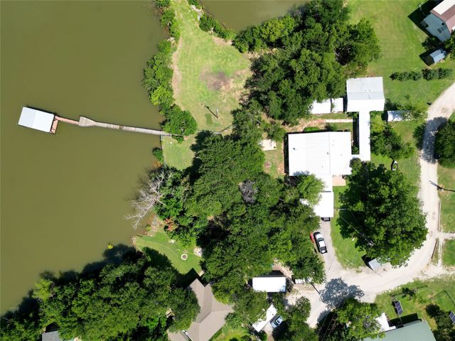 302 Collum Drive, Lake Bridgeport, TX 76426