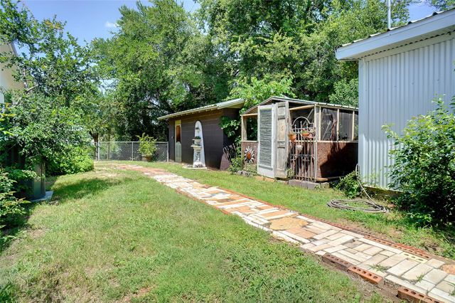 302 Collum Drive, Lake Bridgeport, TX 76426