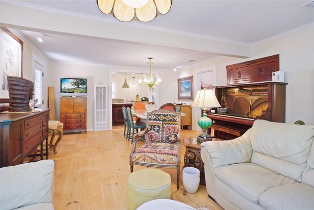 302 Collum Drive, Lake Bridgeport, TX 76426