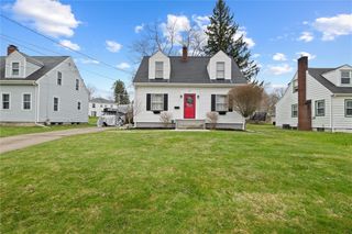 25 Capitol Ct, Farrell, PA 16121