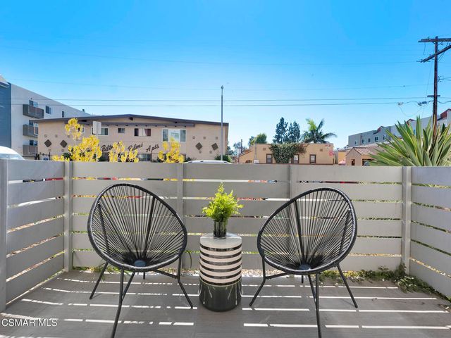 5016 Bakman Avenue 104, North Hollywood, CA 91601