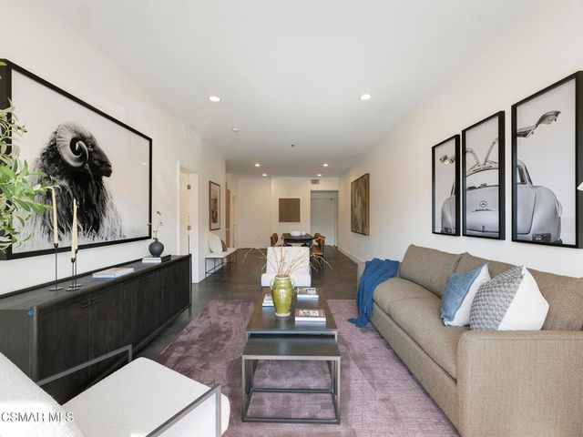 5016 Bakman Avenue 104, North Hollywood, CA 91601