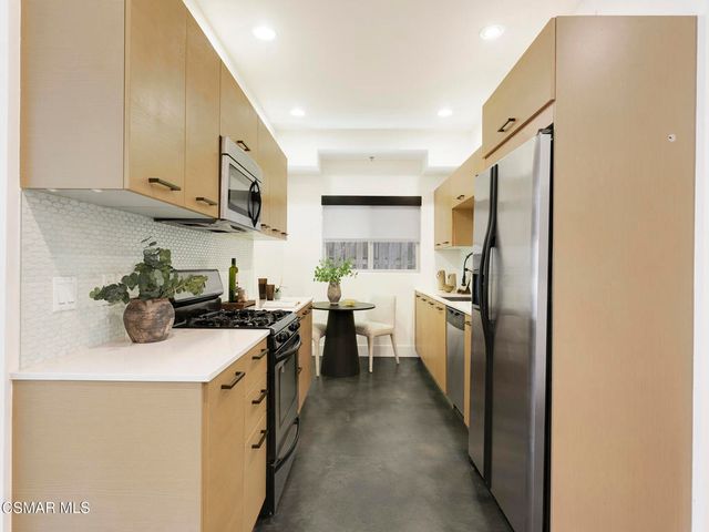 5016 Bakman Avenue 104, North Hollywood, CA 91601