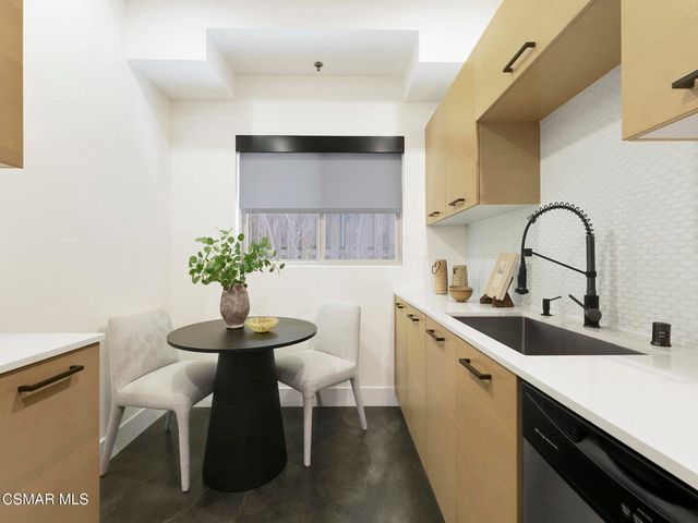 5016 Bakman Avenue 104, North Hollywood, CA 91601