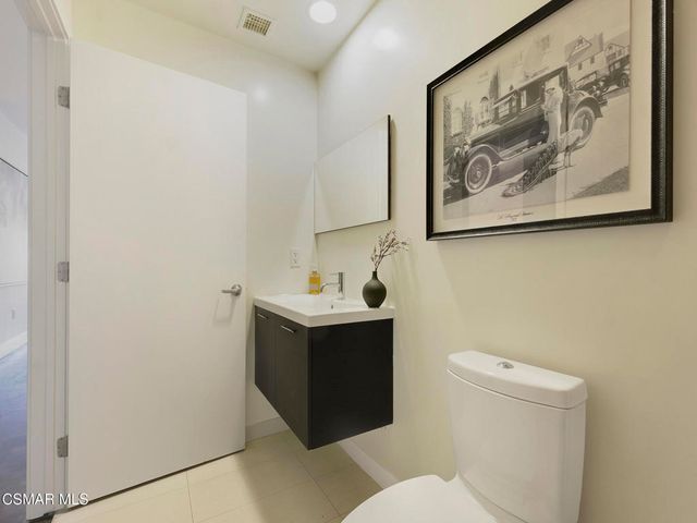 5016 Bakman Avenue 104, North Hollywood, CA 91601