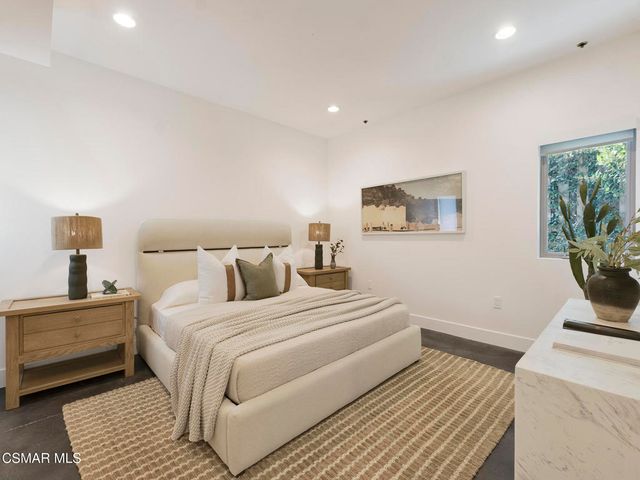 5016 Bakman Avenue 104, North Hollywood, CA 91601