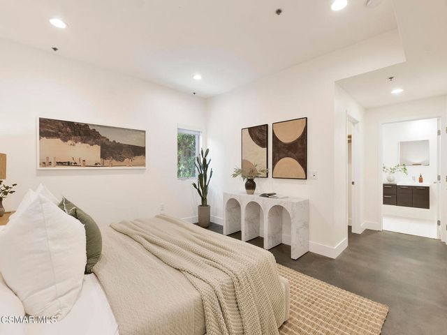 5016 Bakman Avenue 104, North Hollywood, CA 91601