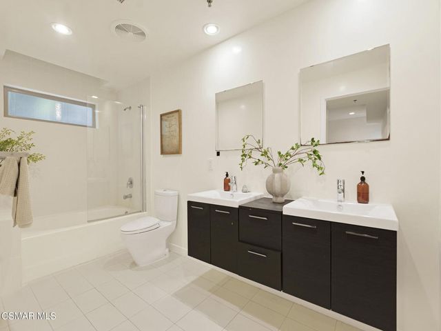 5016 Bakman Avenue 104, North Hollywood, CA 91601