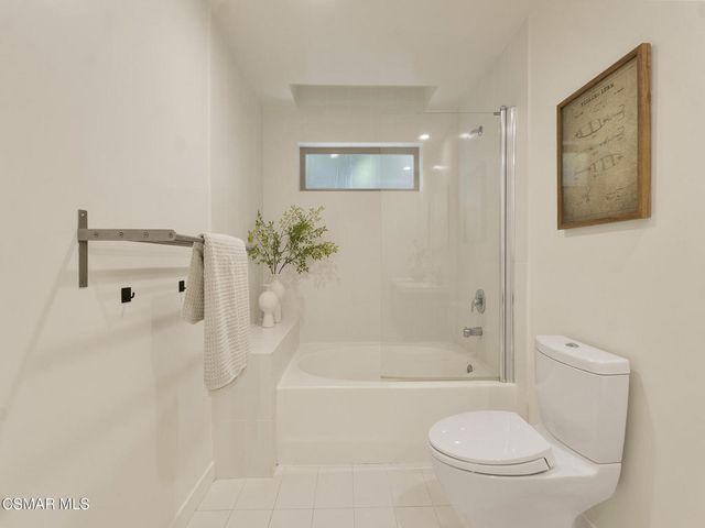 5016 Bakman Avenue 104, North Hollywood, CA 91601