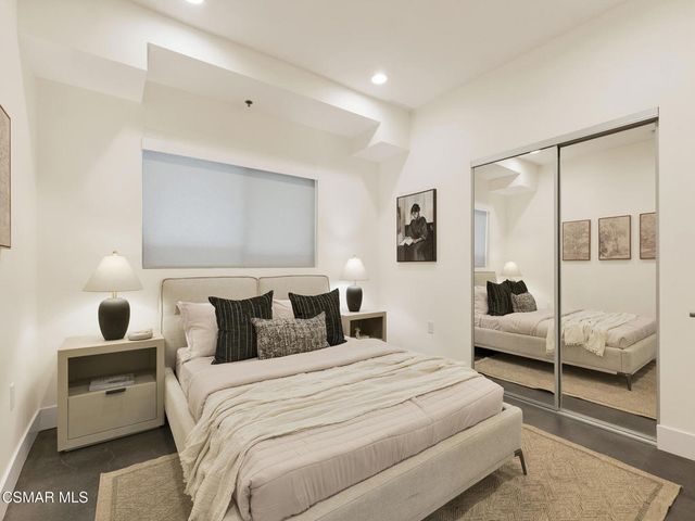 5016 Bakman Avenue 104, North Hollywood, CA 91601