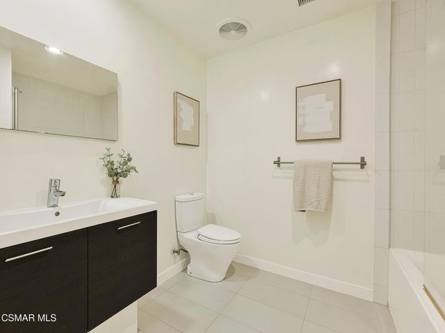 5016 Bakman Avenue 104, North Hollywood, CA 91601