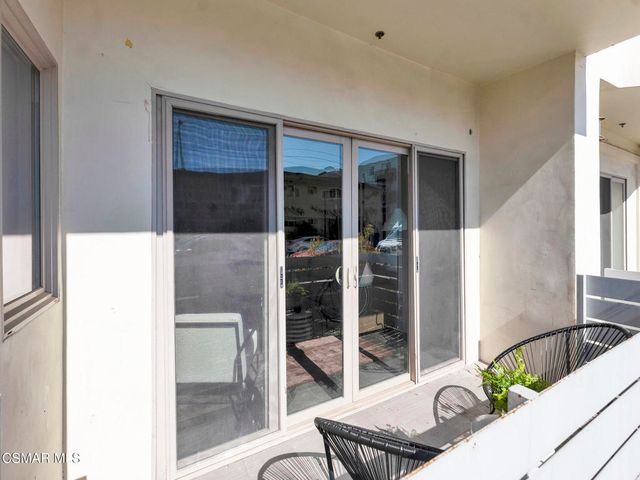 5016 Bakman Avenue 104, North Hollywood, CA 91601
