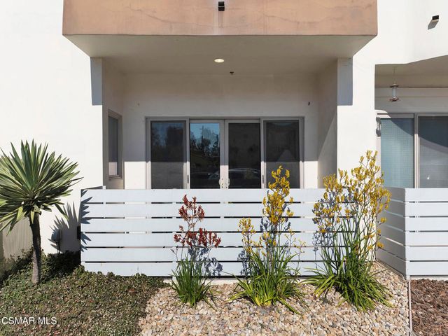 5016 Bakman Avenue 104, North Hollywood, CA 91601