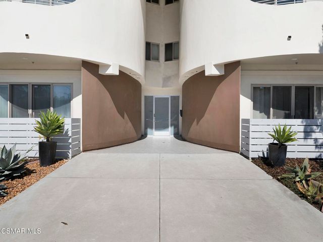 5016 Bakman Avenue 104, North Hollywood, CA 91601