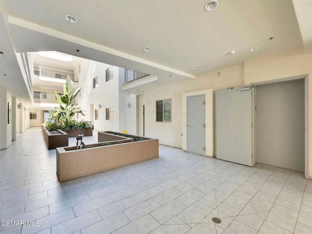 5016 Bakman Avenue 104, North Hollywood, CA 91601