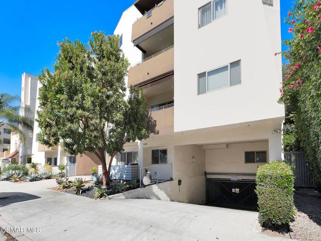 5016 Bakman Avenue 104, North Hollywood, CA 91601