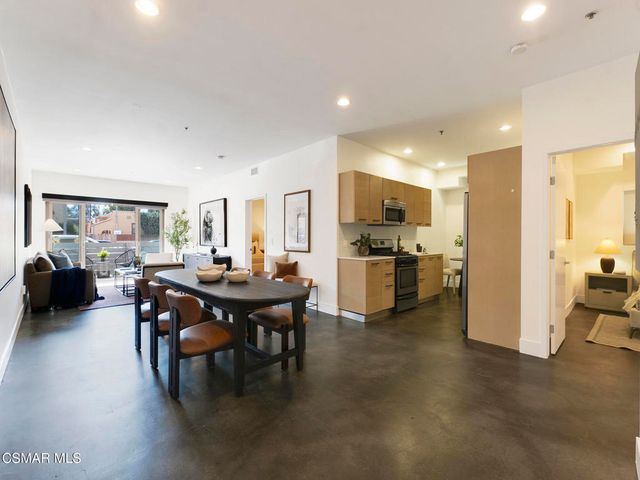5016 Bakman Avenue 104, North Hollywood, CA 91601