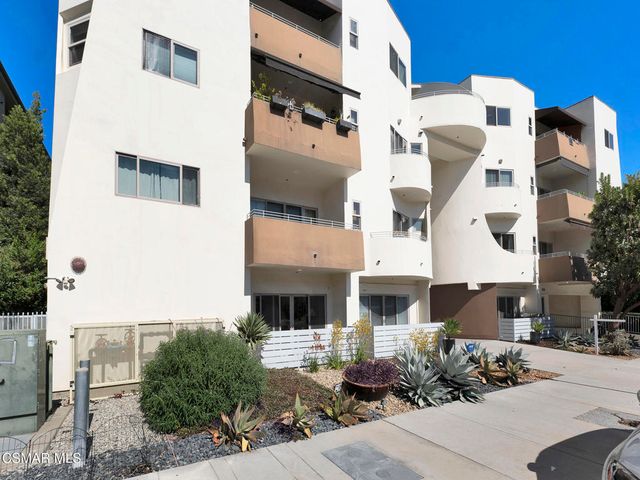 5016 Bakman Avenue 104, North Hollywood, CA 91601