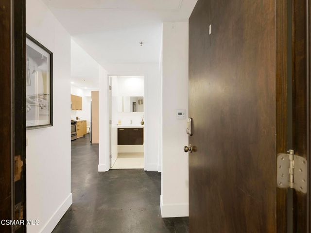 5016 Bakman Avenue 104, North Hollywood, CA 91601