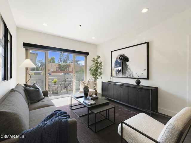 5016 Bakman Avenue 104, North Hollywood, CA 91601