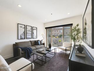 5016 Bakman Avenue 104, North Hollywood, CA 91601