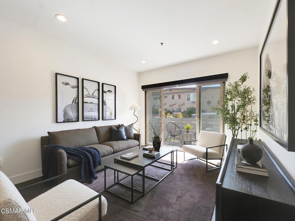 5016 Bakman Avenue 104, North Hollywood, CA 91601