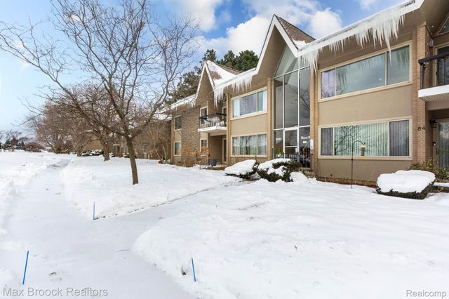2021 Klingensmith Road 83, Bloomfield Hills, MI 48302