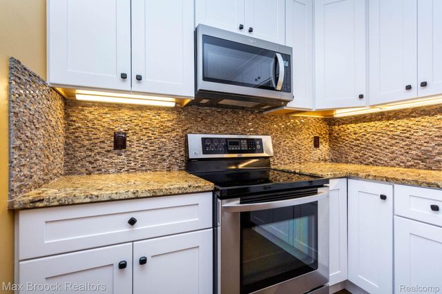 2021 Klingensmith Road 83, Bloomfield Hills, MI 48302